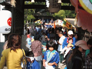 顯國神社の大門
